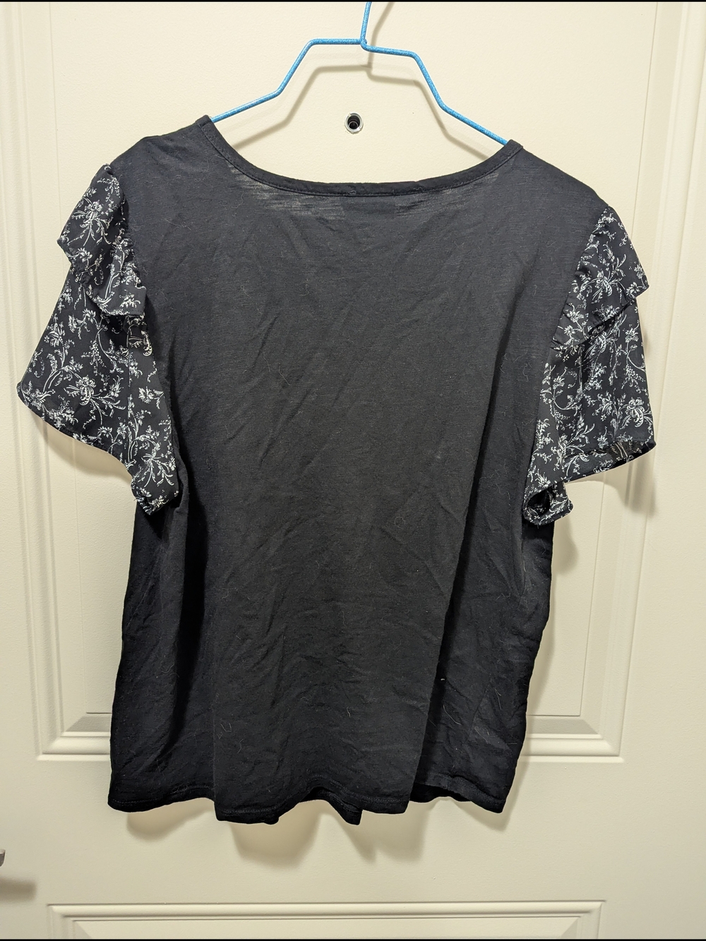 CeCe Black Short Sleeve Top with Patterned Ruffle Sleeves - Picture 4 of 4